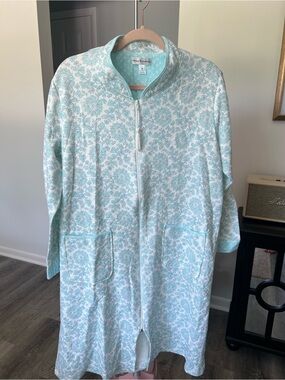 Miss Elaine Zip-Front Robe